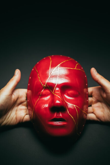 RedKintsugiMask@paw_motion-8558